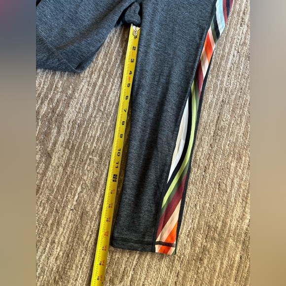 🩷 Trina Turk Recreation mid-calf Leggings grey/multi Size XS - EUC - Picture 4 of 7